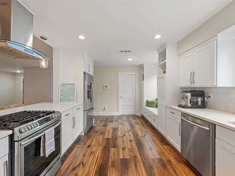 4902 Pelham Dr — Photo 16