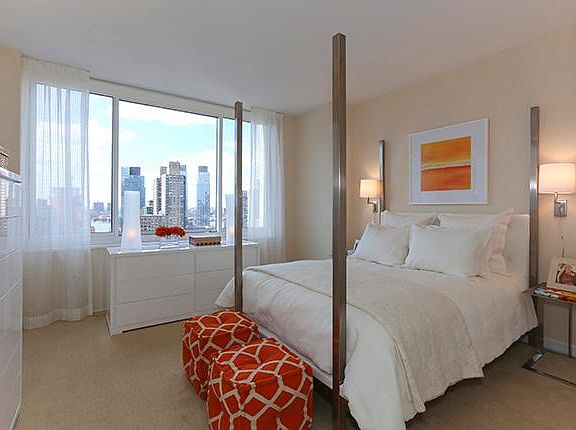 5th image of 160 W 62nd St APT 41H