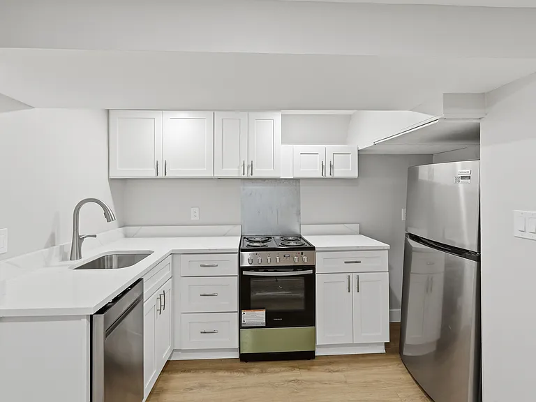 2388 Champlain St NW #1 — Photo 3