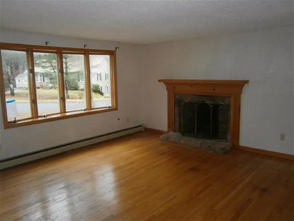 3 bed, 1.5 bath, 1192 sqft, $3,020 — Photo 3