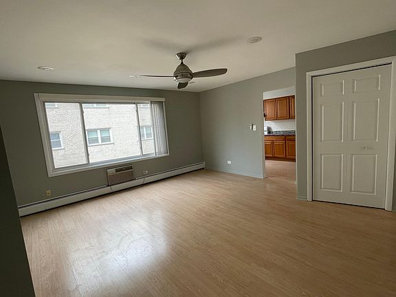 5th image of 8152 Elmwood St #104