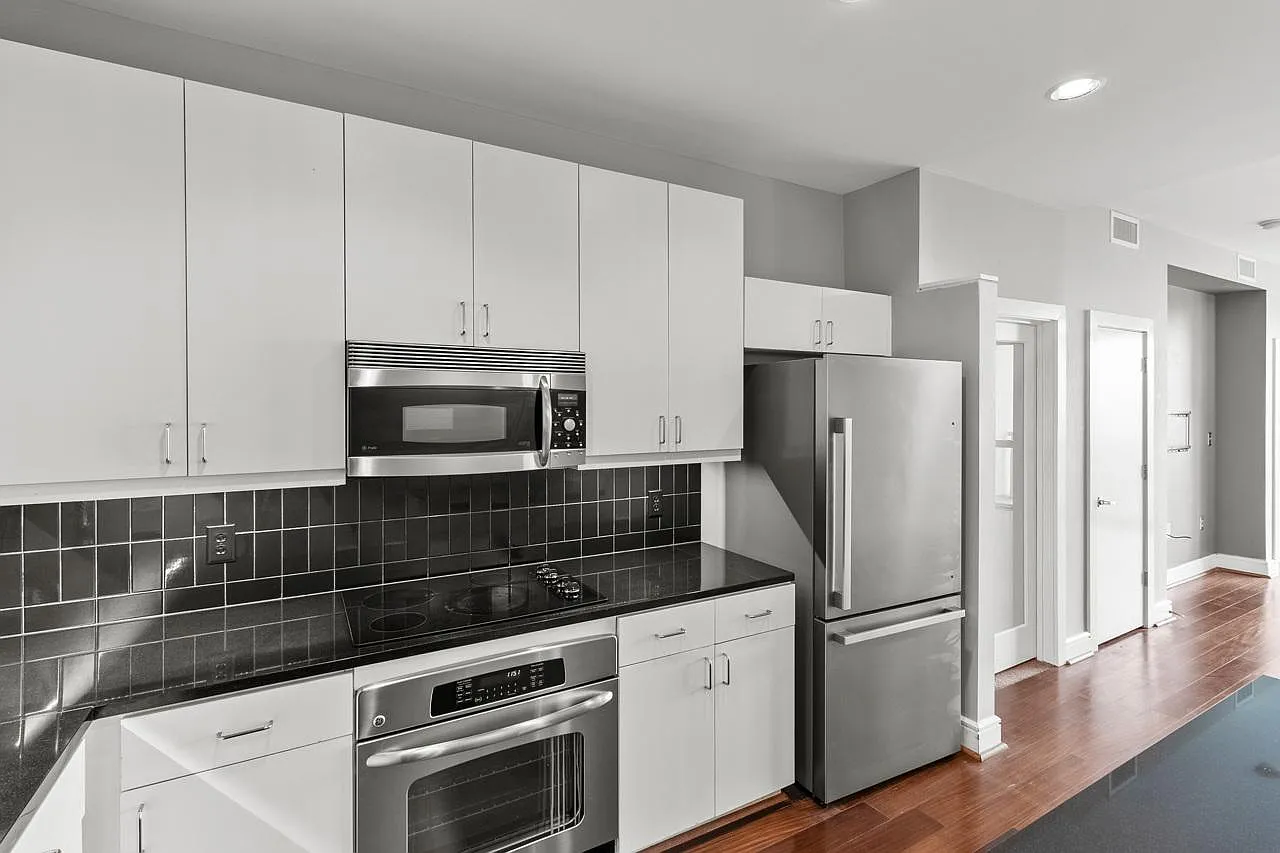2 bed, 1088 sqft, $2,400 — Photo 2