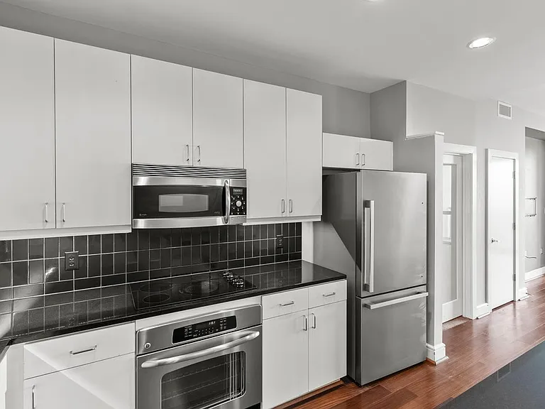 333 W Trade St #1401 — Photo 2