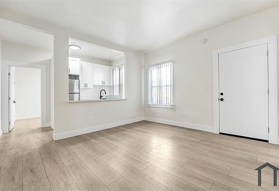 5th image of 1918 Grace Ave APT 9