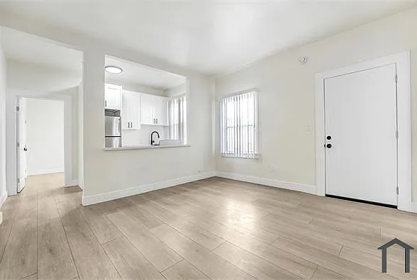 1918 Grace Ave #3 — Photo 5