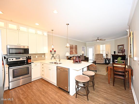 2nd image of 221 Woodlands Way Unit 1