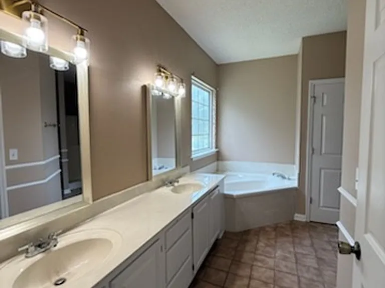 1464 Chandler Cir — Photo 10