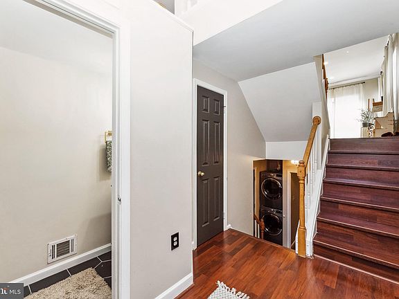 3rd image of 8037 Hilliard Dr