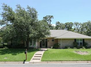 1615 Hilltop Ln, Pantego, TX 76013