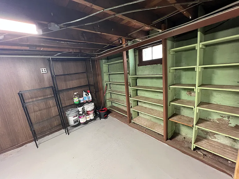 136 Sanders Rd — Photo 34
