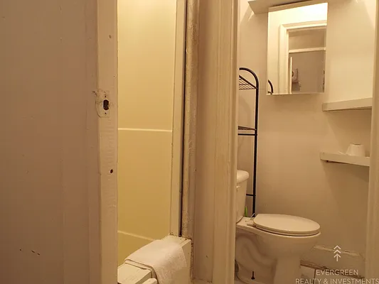 Rented by Evergreen Realty & Investments | media 20