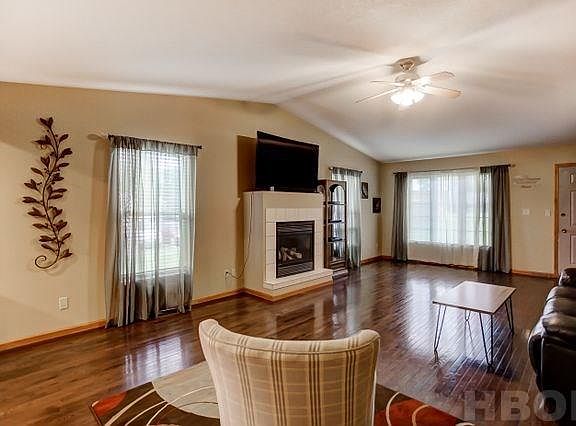 3rd image of 3348 Gleneagle Dr #U