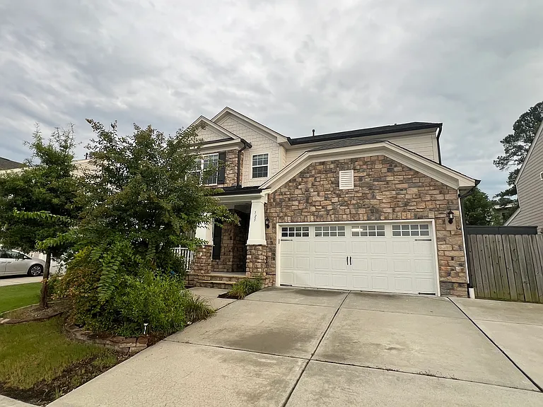 525 Parlier Dr — Photo 1