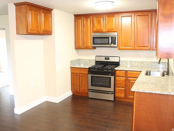 4th image of 5913 Green Glen Way