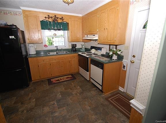 3rd image of 113 Bright Ave