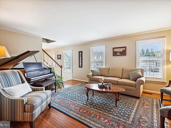4th image of 20620 Hartsbourne Way