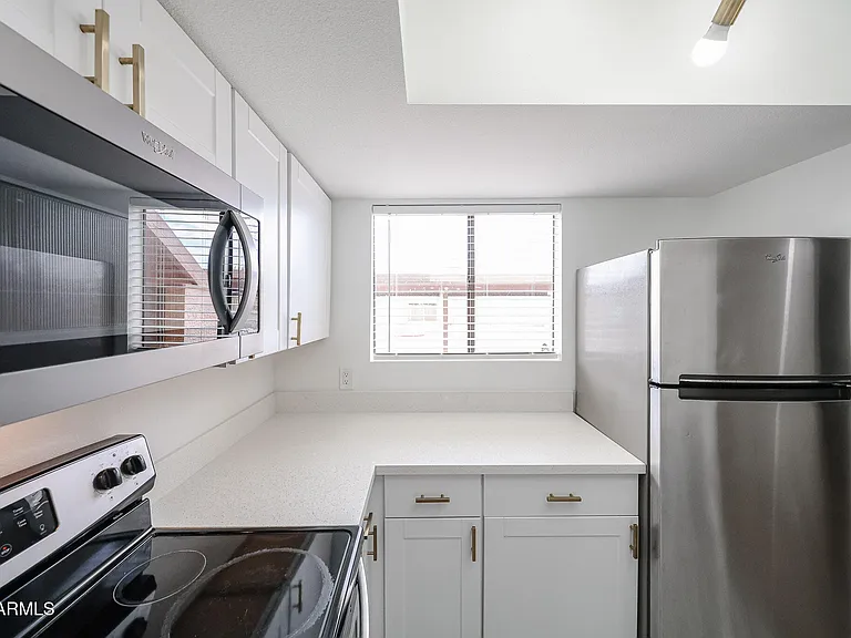 812 W 14th St — Photo 11