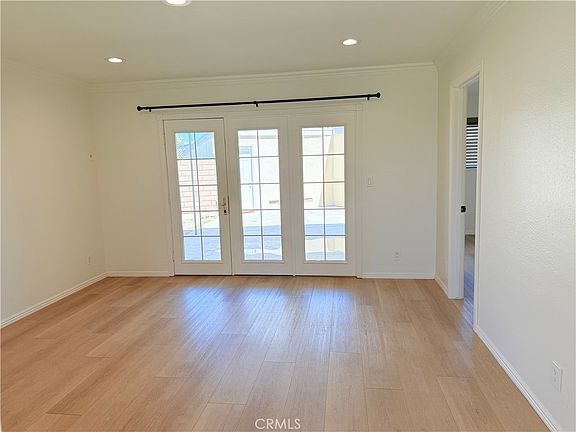 4th image of 1620 Greenport Ave
