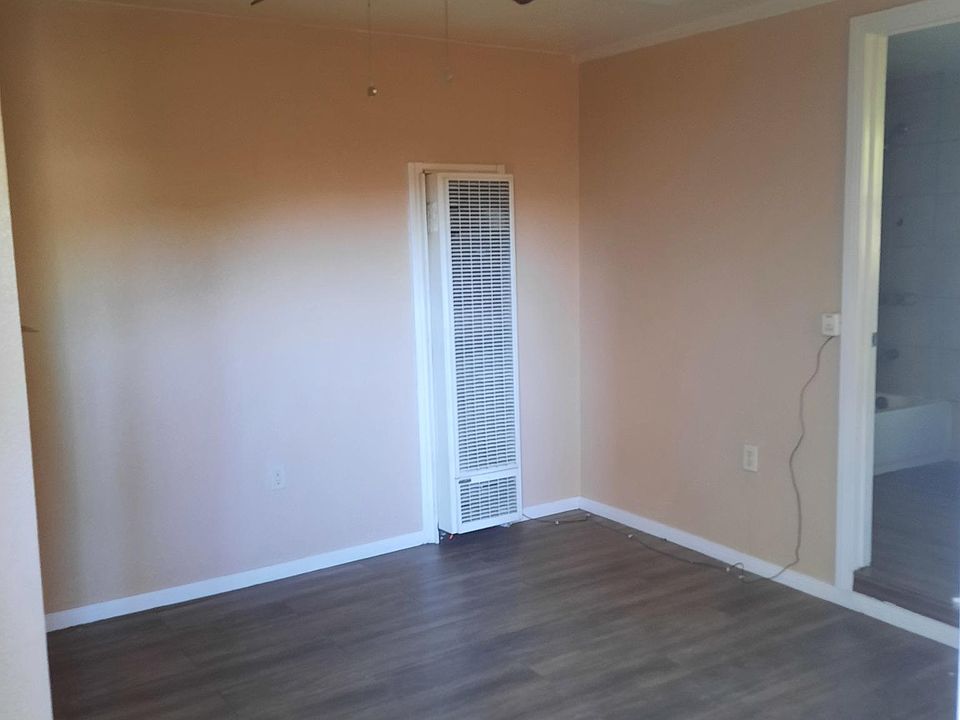 2nd image of 113 1/2 E White St