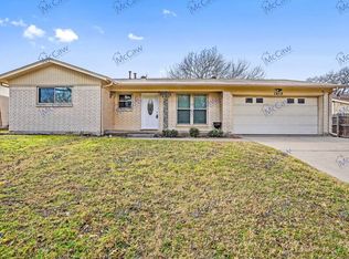 1012 Ferndale Ave, Azle, TX 76020
