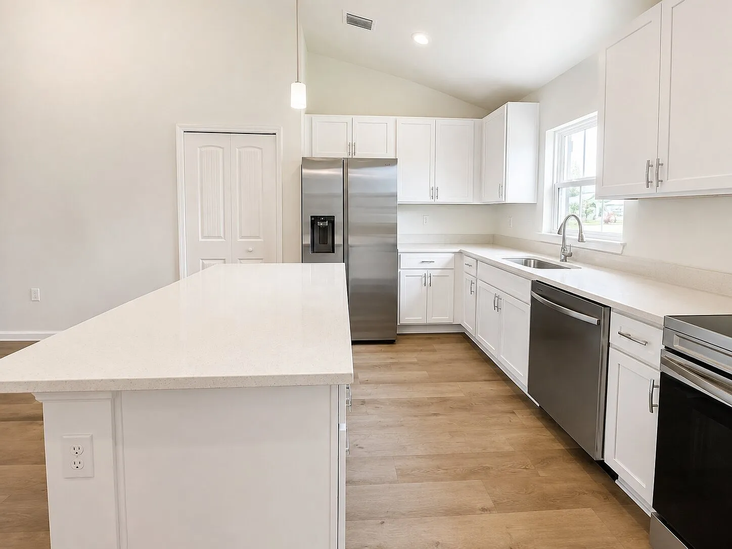 3 bed, 1504 sqft, $2,390 — Photo 2
