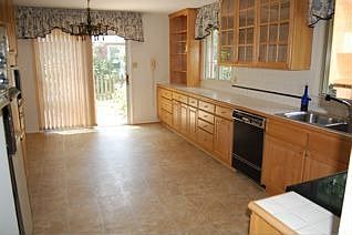 Kitchen with Eat-in Space