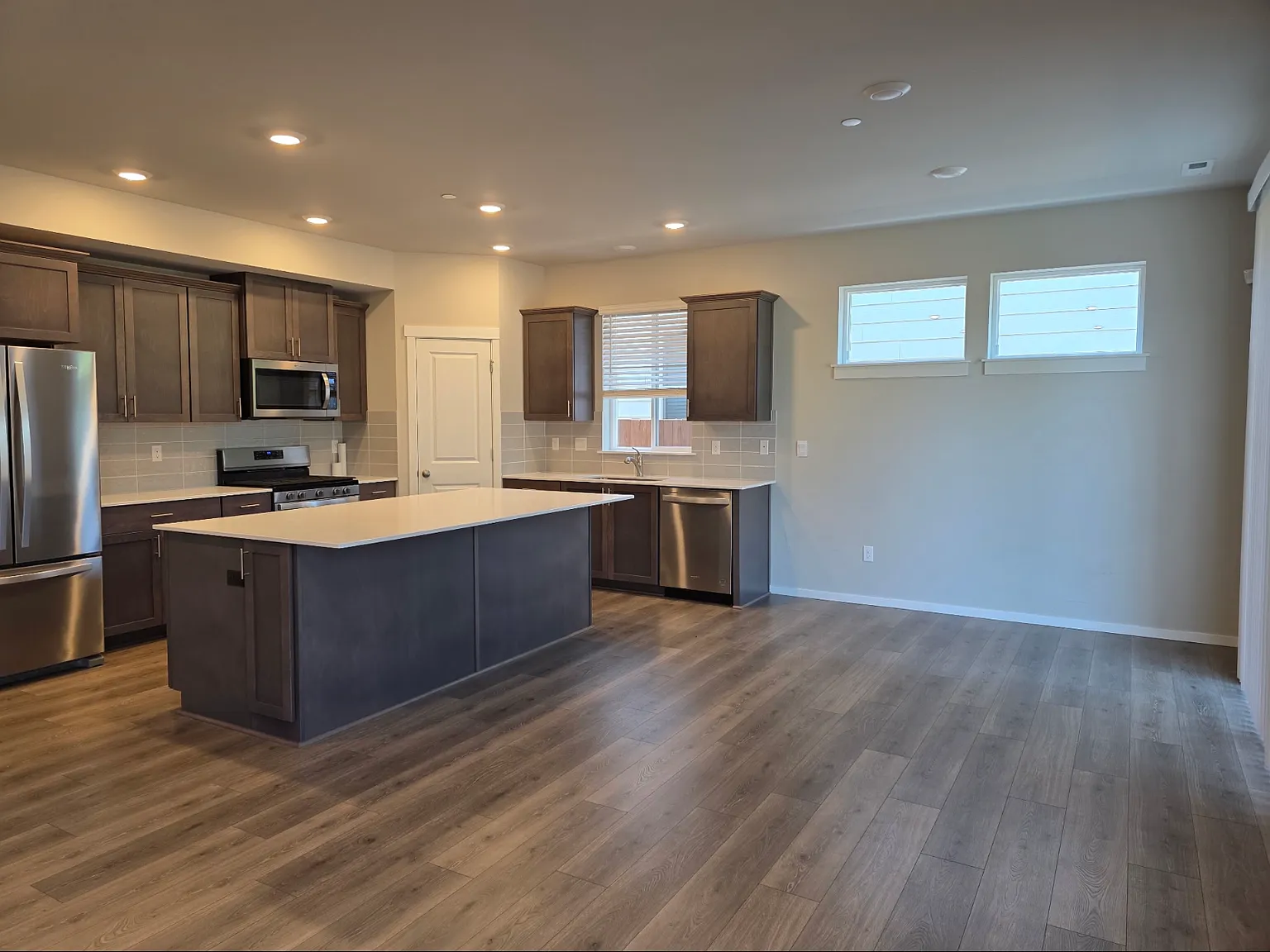 5 bed, 2770 sqft, $4,550 — Photo 3