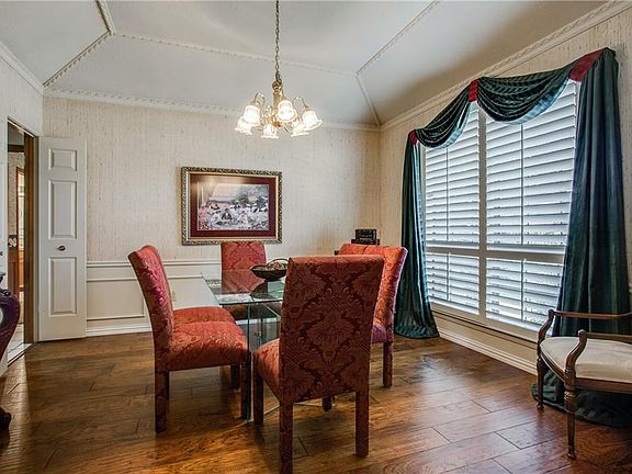 3rd image of 2412 Honeysuckle Dr