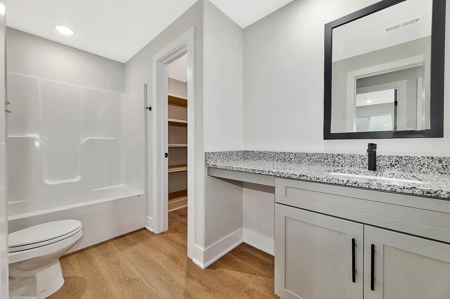 4 bed, 2343 sqft, $2,495 — Photo 4