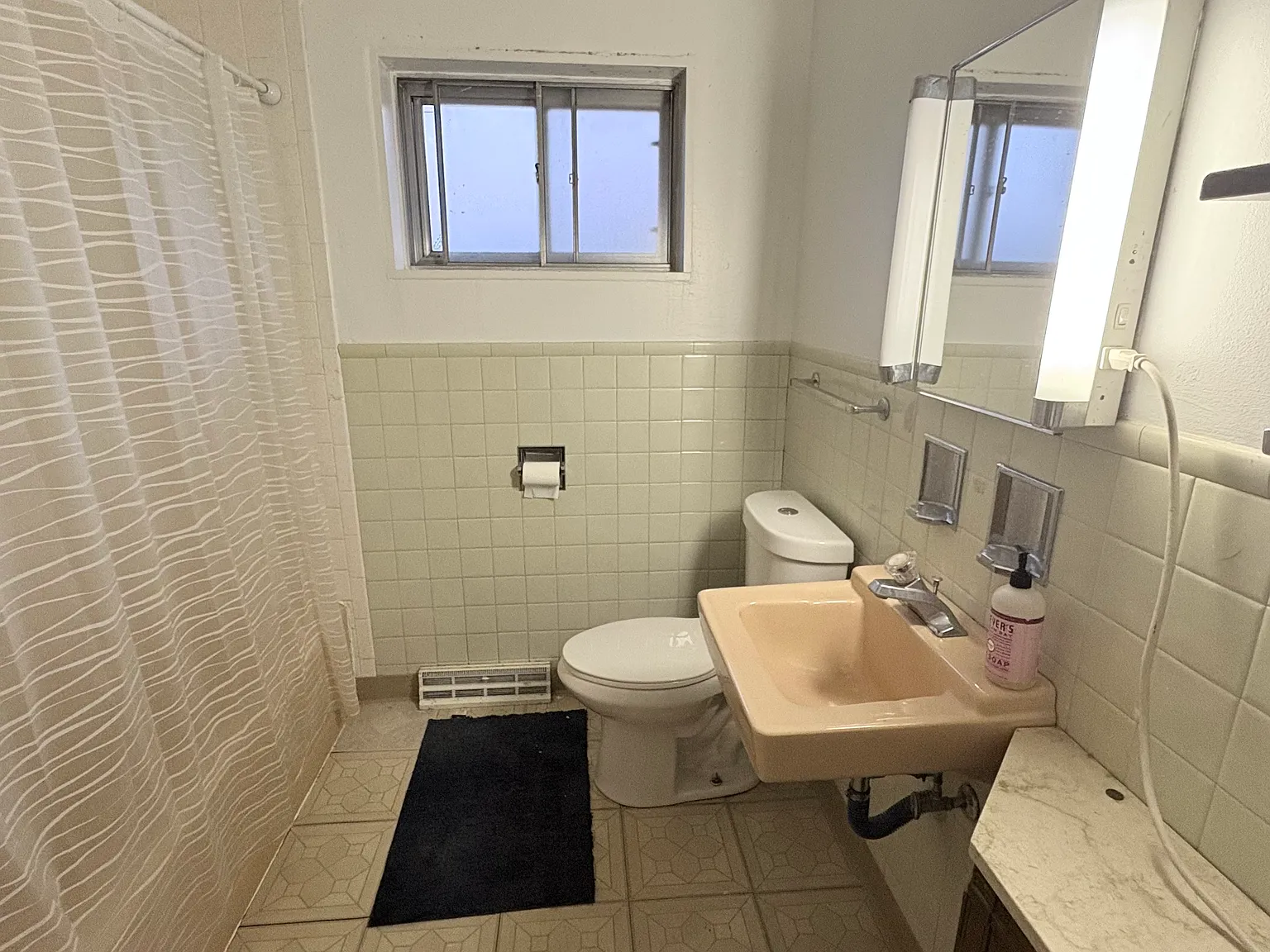 3 bed, 1.5 bath, 1150 sqft, $2,100 — Photo 4