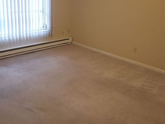 5th image of 510 S Madison St APT 4
