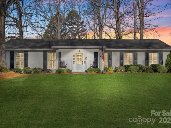 3830 Lovett Cir, Charlotte, NC 28210