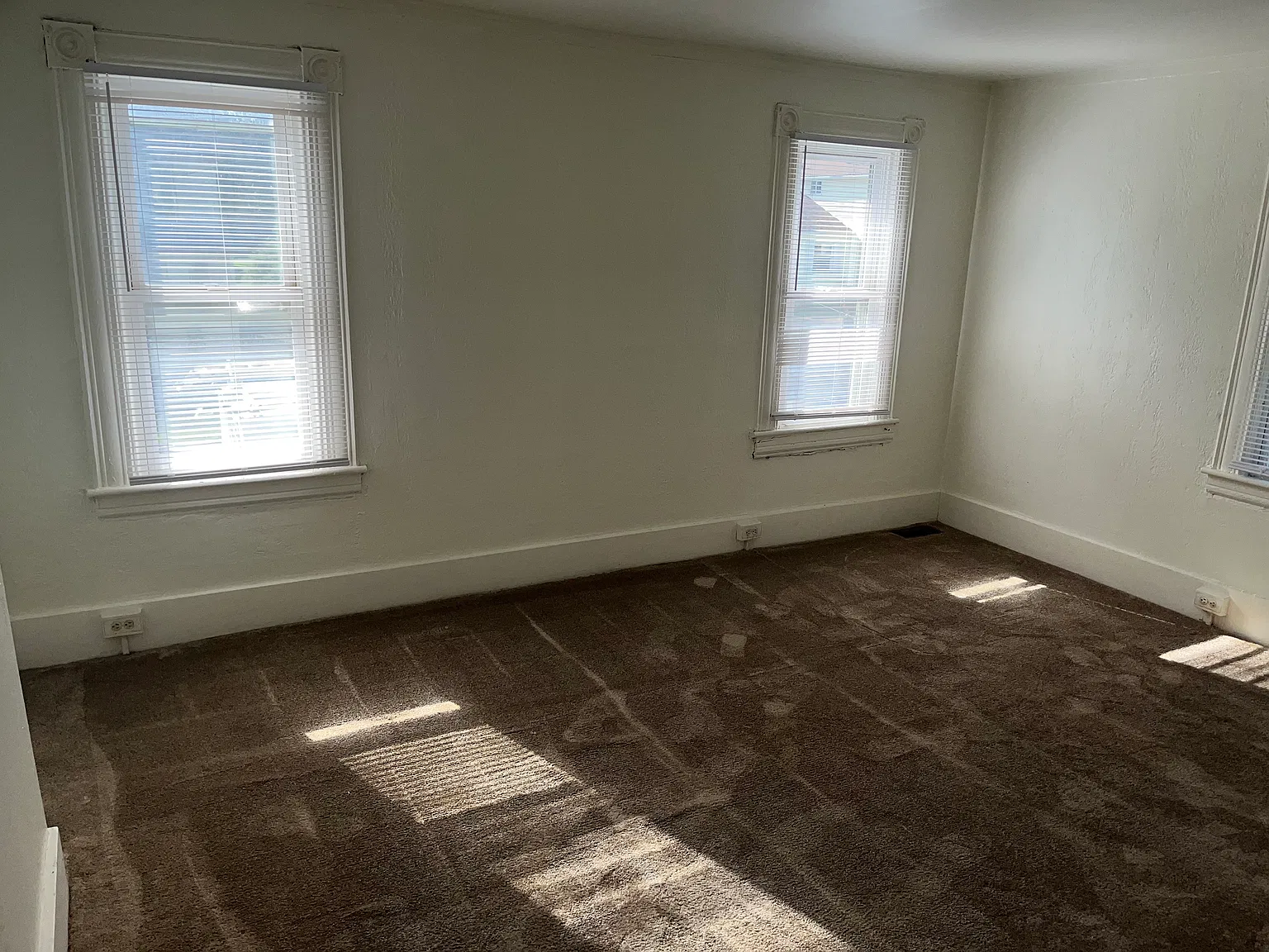 3 bed, 1000 sqft, $1,200 — Photo 4