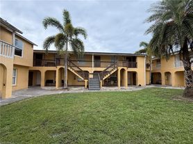 3950 Lora St, Fort Myers, FL