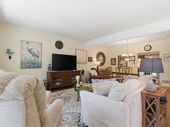 4th image of 102 Lenox Dr