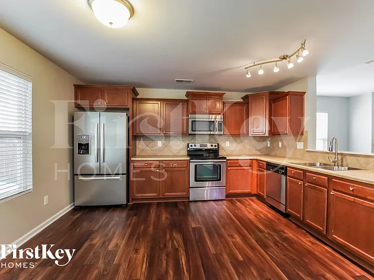 1523 Kellys Landing Dr — Photo 6