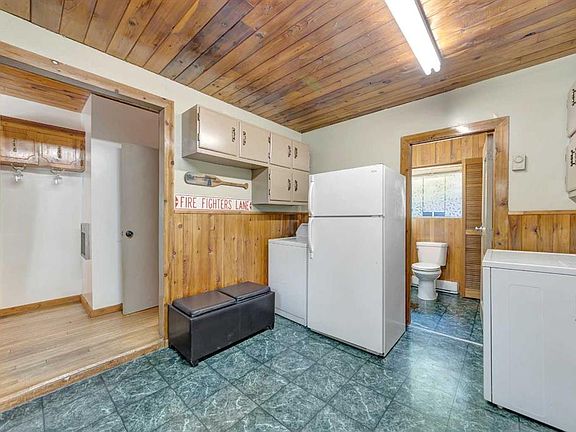 4th image of 206 NE Poplar Pl