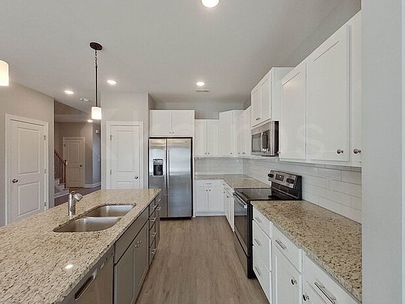 3rd image of 3704 Oak Leaf Way #A