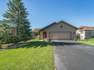 9438 212th St W, Lakeville, MN 55044
