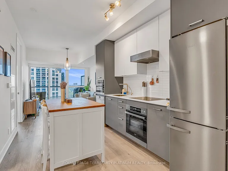 11 Lillian St #1410 — Photo 4