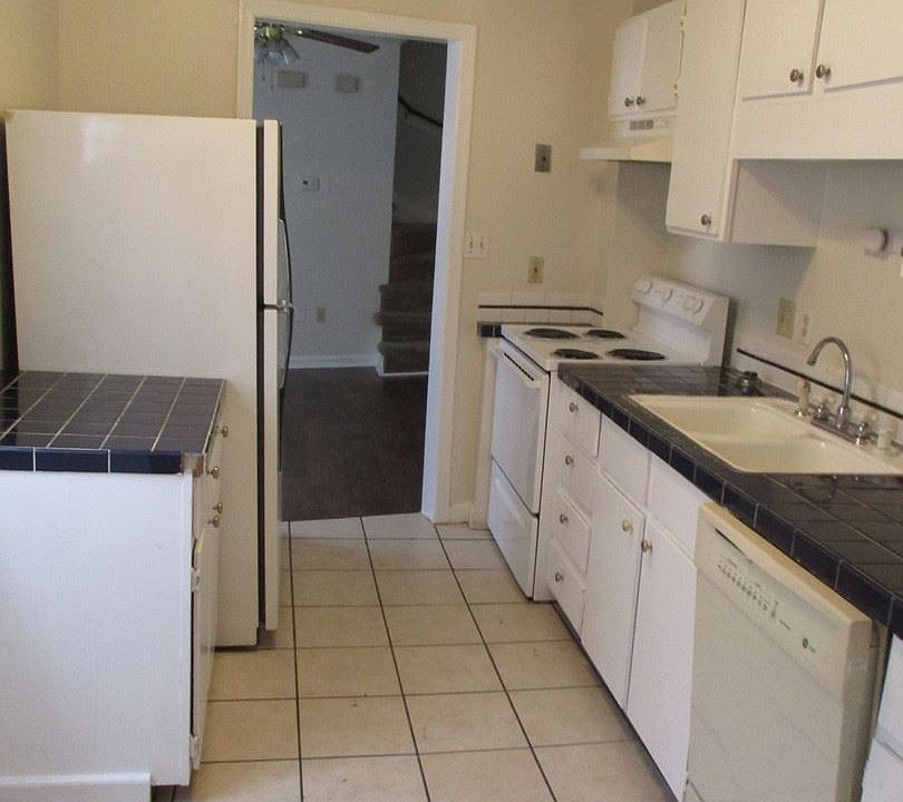 1st image of 225 Jefferson St