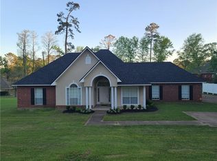 945 Edgewood Dr, Pineville, LA 71360