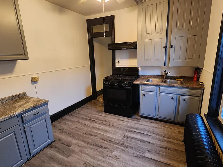 330 W Greenwich St #2 — Photo 10