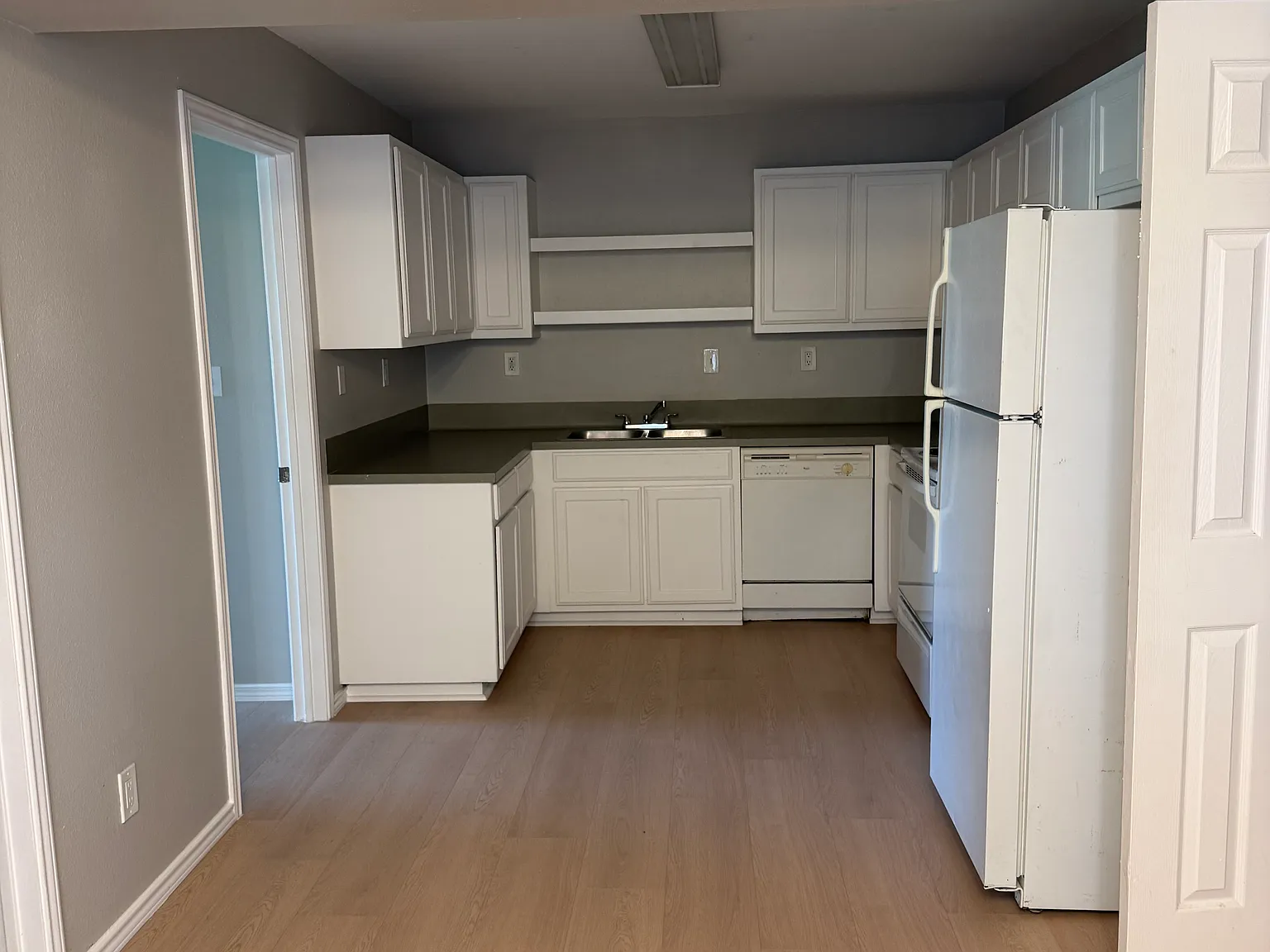 3 bed, 1200 sqft, $1,100 — Photo 3