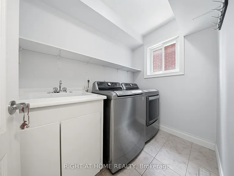 29 Sunforest Dr — Photo 41