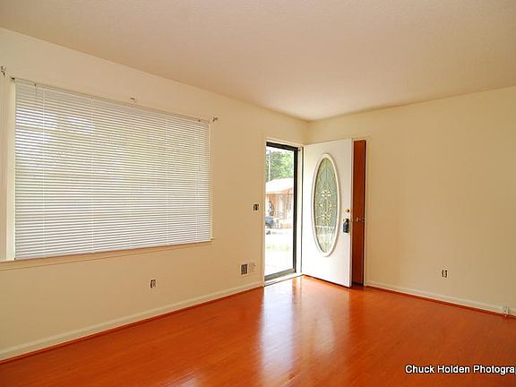 4th image of 130 Redwood Ct