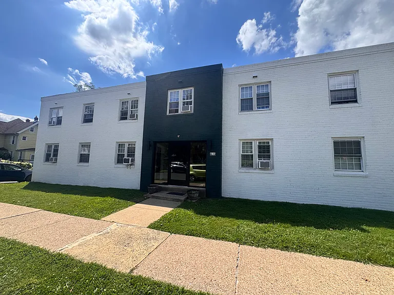 8033 Elberon Ave #E — Photo 7