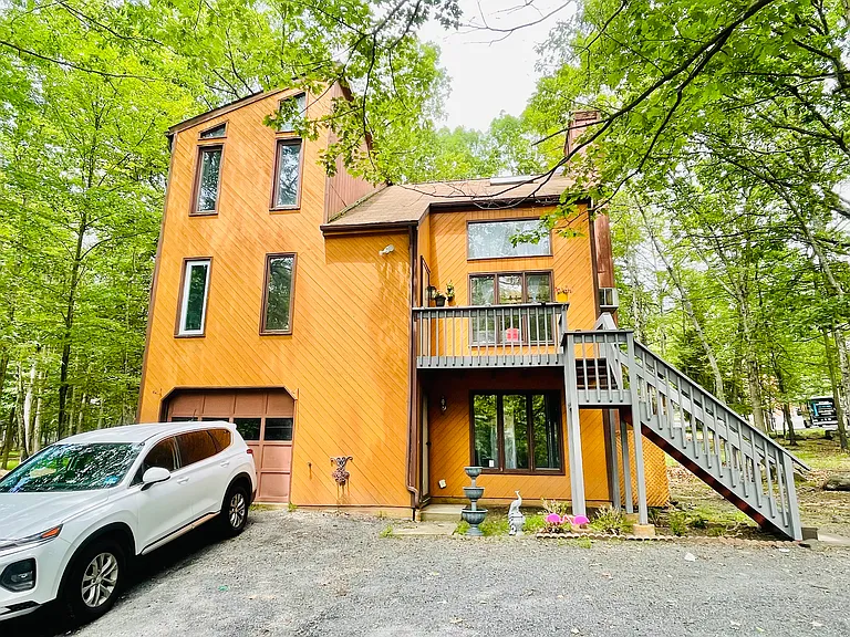 221 Somerset Dr — Photo 1