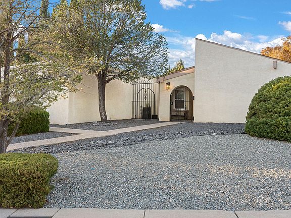 2nd image of 9405 Avenida Del Oso NE