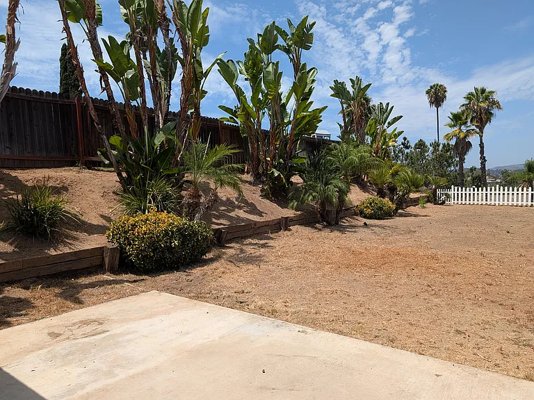 1642 Jeffrey Ave — Photo 11